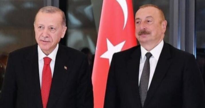 Prezidentlər Azərinin "Çırpınırdı Qara dəniz" mahnısını ayaq üstə alqışladılar -
