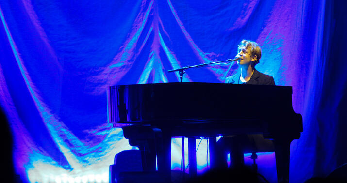 Britaniyalı müğənni Bakıda "Another love" dedi -