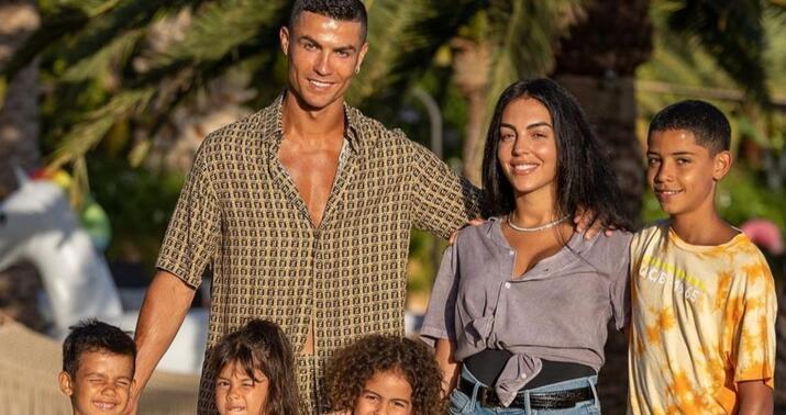 Kriştiano Ronaldonun sevgilisinin bahalı üzüyü... -