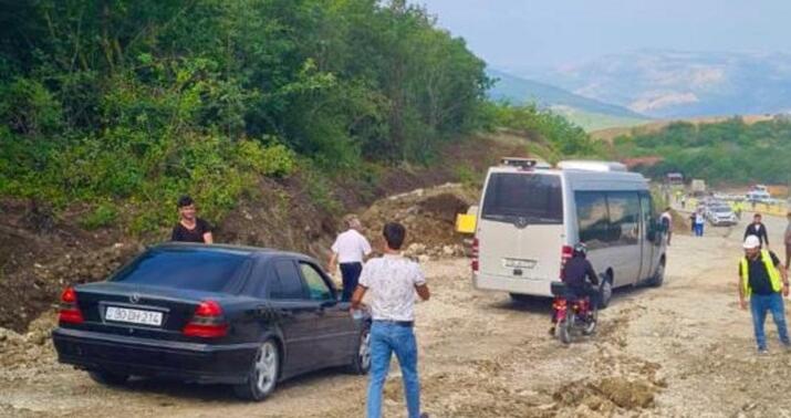 Sürüşmə olan yolda hərəkət bərpa edildi