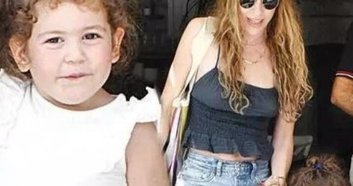 Sinem Kobal qızıyla... -