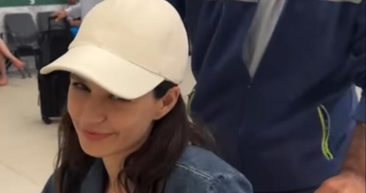 Beren Saat əlil arabasında... -