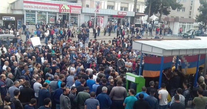 Yarım qəpiklik aksiyada 400 milyon tələbi: