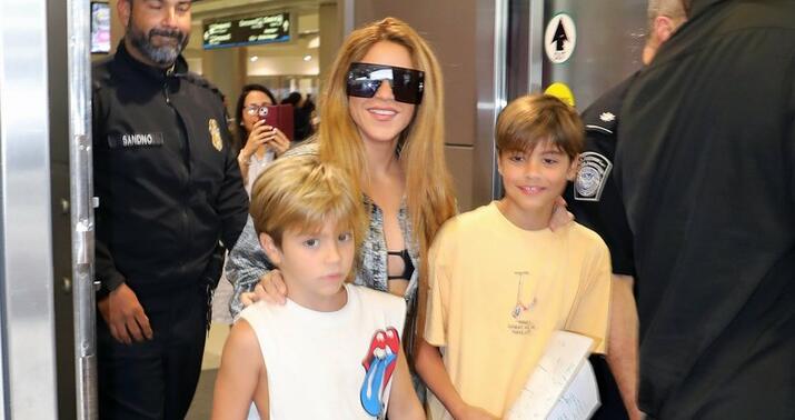 Ayrılıq və uzun fasilədən sonra Şakira övladlarıyla -