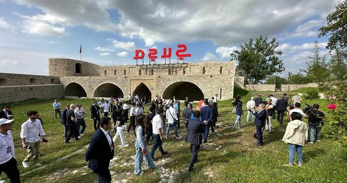 Qlobal Forumun iştirakçıları Şuşanın tarixi məkanlarında -