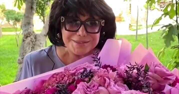 Nazirdən Flora Kərimovaya hədiyyə -