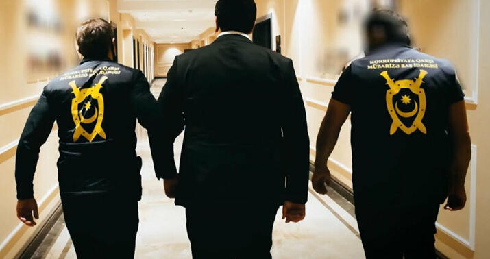 Vətəndaşdan külli miqdarda pul tələb edən icra nümayəndəsi həbs edildi
