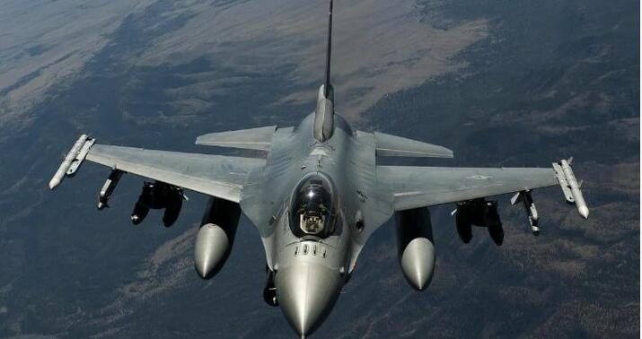 Çexiya Ukraynaya F-16-da təlim keçmək üçün simulyatorlar verdi