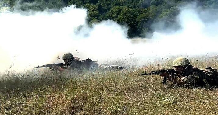 Toplanışına cəlb edilən kursantlarla praktiki məşğələlər keçirilir -