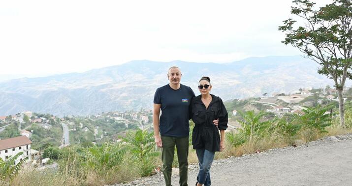 İlham Əliyev xanımı ilə bayram şənliyində iştirak etdi -