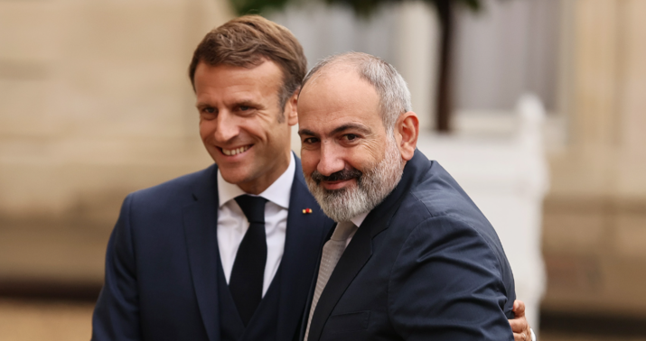 Makron Paşinyana zəng etdi