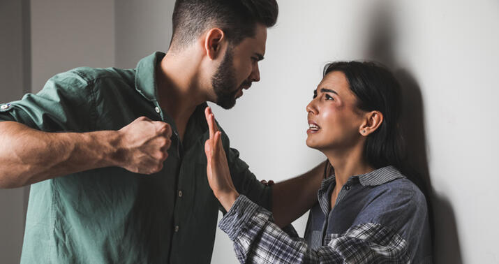 24 yaşlı oğlan sevgilisini anasının gözü qarşısında... –