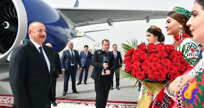 İlham Əliyev Tacikistana getdi -