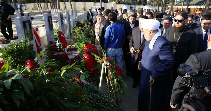 Dini konvensiyaların rəhbərləri Zəfər parkını və II Şəhidlər xiyabanını ziyarət etdi