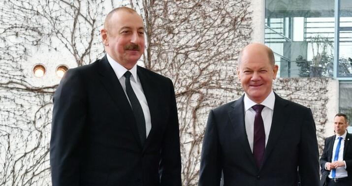 İlham Əliyevlə Olaf Şolts arasında telefon danışığı oldu