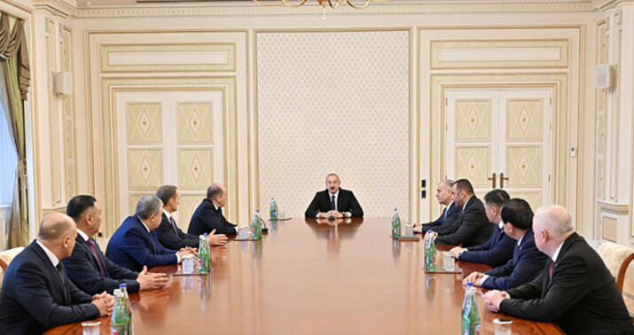 İlham Əliyev iclas iştirakçılarını qəbul etdi -