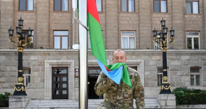 İlham Əliyev Xankəndidə Azərbaycanın Dövlət Bayrağını ucaltdı -