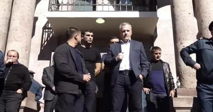 Şahramanyan İrəvanda üzə çıxdı -