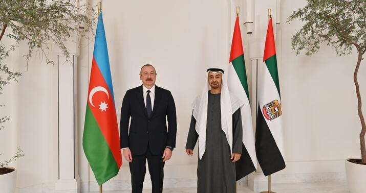 İlham Əliyev BƏƏ Prezidentinə zəng etdi