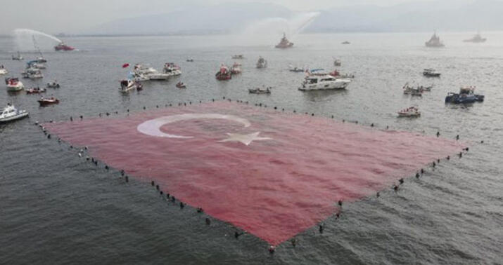İstanbul boğazında parad -