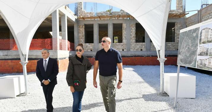İlham Əliyev və xanımı Şuşada peşə məktəbinin binasına baxış keçirdi