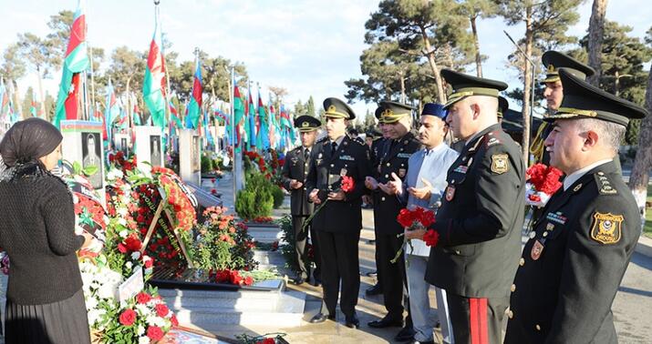 MN-nin şəxsi heyəti İkinci Şəhidlər xiyabanını ziyarət etdi