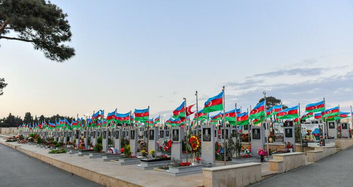 DSX-nin rəhbər heyəti II Şəhidlər Xiyabanını ziyarət etdi