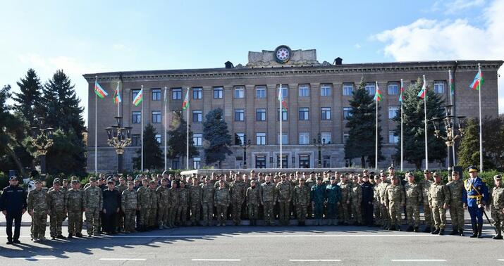 Prezident və xanımı Xankəndidə hərbi paradda -