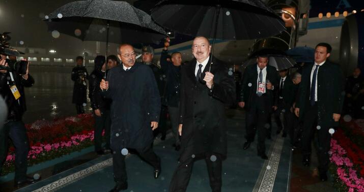 İlham Əliyev Özbəkistana getdi