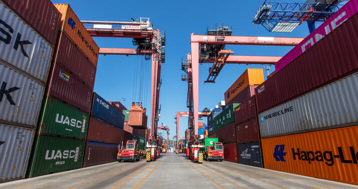 Bakı Limanında konteyner terminalı tikiləcək