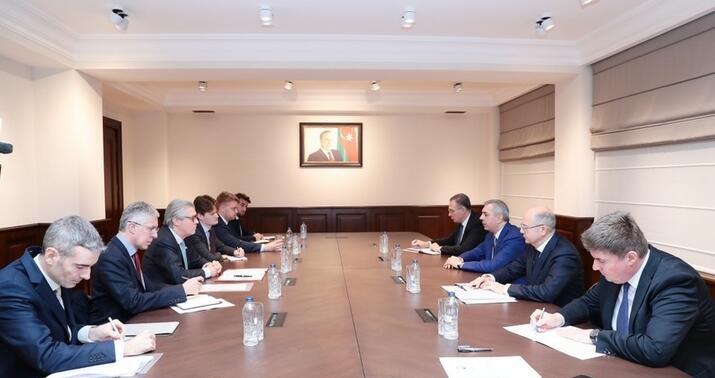 PA rəhbəri Britaniyanın dövlət naziri ilə görüşdü -