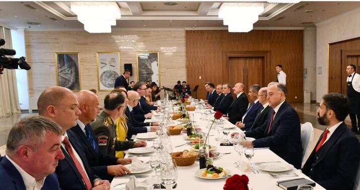 Azərbaycan və Serbiya prezidentlərinin geniş tərkibdə görüşü oldu