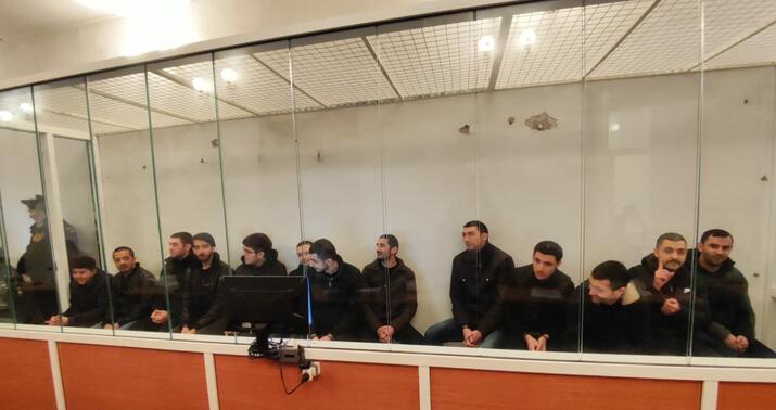 Tanınmış şəxslərə terror hazırlayanların məhkəməsi başladı -