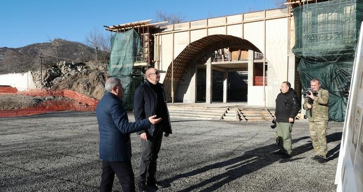 İlham Əliyev Daşaltı məscidində tikinti işlərinin gedişi ilə tanış oldu -