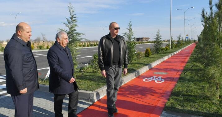 İlham Əliyev Ağdam şəhərinin daxili yollarında aparılan işlərlə tanış oldu