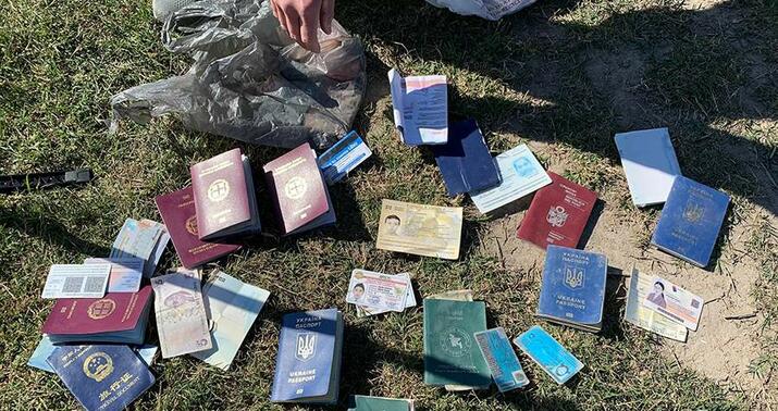 Sərhəddə onlarla Ukrayna və Çin pasportları tapıldı