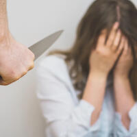 Mingəçevirdə ər arvadını bıçaqladı -