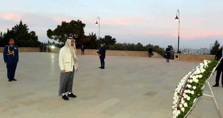 BƏƏ Prezidenti Bakıda şəhidlərin xatirəsini andı -