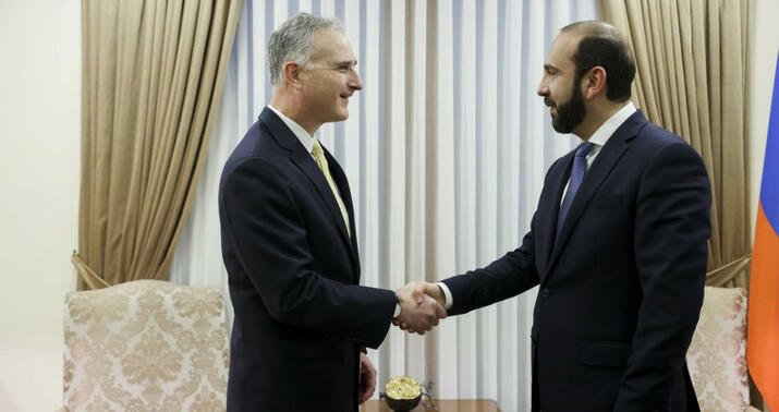 Mirzoyan ABŞ rəsmisi ilə Azərbaycanla münasibətləri müzakirə etdi