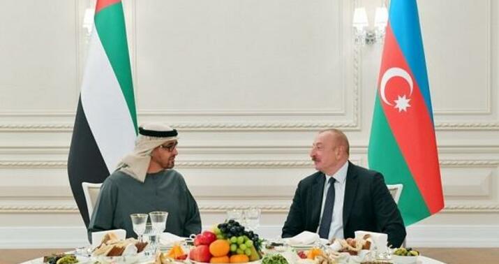 Əliyev BƏƏ liderinin şərəfinə ziyafət verdi