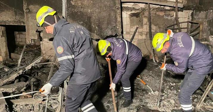Bakıda partlayış baş vermiş mebel sexində axtarış davam edir -