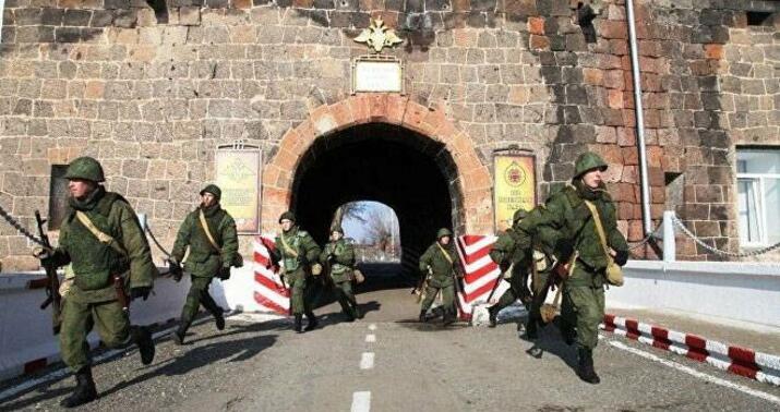 Gümrüdəki rus qoşunu çıxarılır, Paşinyan təslim olur, sülh müqaviləsi isə… -