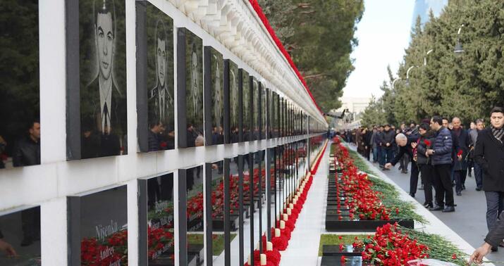 Azərbaycan xalqı 20 Yanvar şəhidlərini yad edir -