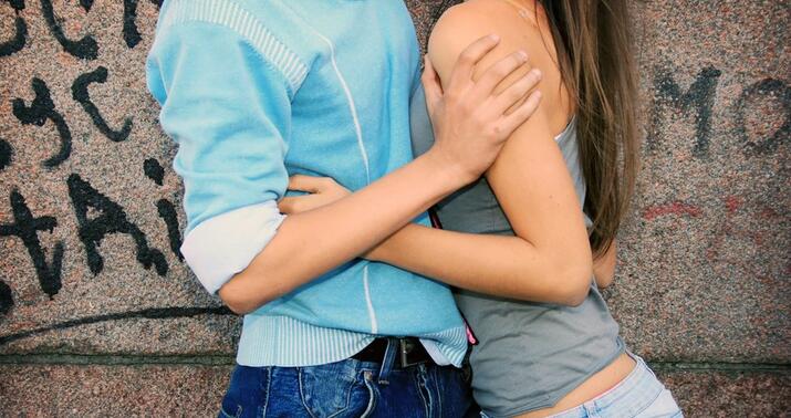 Kənddə biabırçılıq: sevdiyi qızla intim əlaqədə oldu, videosunu yaydı –