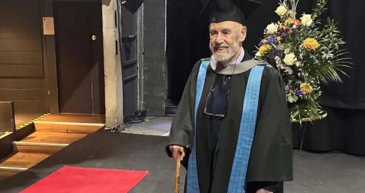 95 yaşında məzun oldu