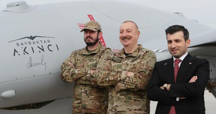 Prezident və oğlu “Akıncı” PUA-larının uçuşunu izlədi -