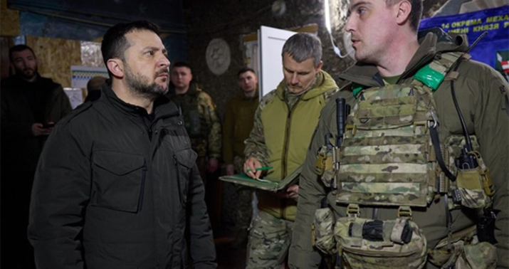 Zelenski döyüş mövqelərinə baş çəkdi -