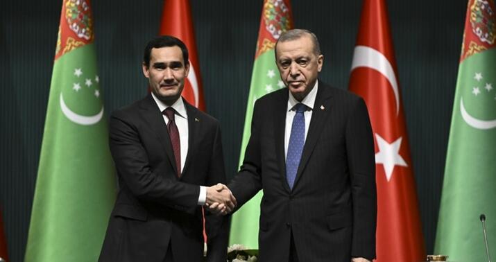 Berdiməhəmmədov Ərdoğana “Türkmənistanın fəxri ağsaqqalı” adını verdi