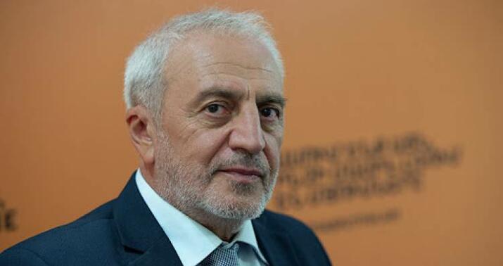 “İki öküz arasında qalmışıq, bizi əzəcəklər” -