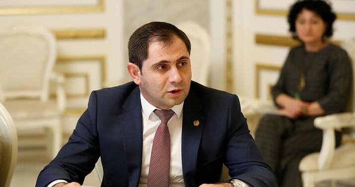 Ermənistan müdafiə naziri İrana getdi